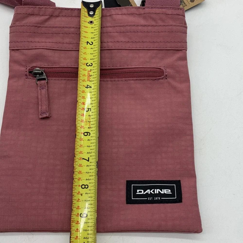 Dakine NWT Rose Blush Mauve Colored Nylon Crossbody Bag NYB4158 - Picture 8 of 9